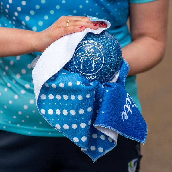 Henselite Dri Tec Towel Velocity Blue Mint Person 3